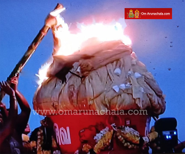 Karthigai Deepam 2022 : Maha Deepam lit atop Annamalaiyar Hills