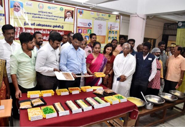 திருவண்ணாமலை மாவட்ட ஆட்சித்தலைவர் அலுவலக வளாகத்தில் பொதுமக்களுக்கு விழிப்புணர்வு கண்காட்சி!