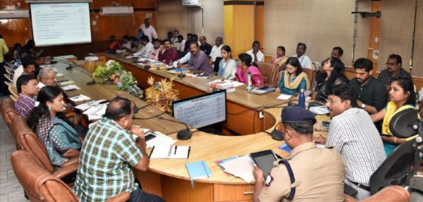 திருவண்ணாமலை மாவட்ட ஆட்சியர் அலுவலக கூட்டரங்கில் நேற்று தீபத் திருவிழா முன்னேற்பாடு பணிகள் குறித்து ஆய்வு கூட்டம்!