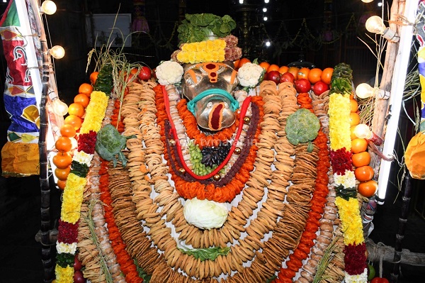 அண்ணாமலையார் கோவிலில் மாட்டுப்பொங்கலை முன்னிட்டு பெரிய நந்தி பகவானுக்கு சிறப்பு அலங்காரம்!