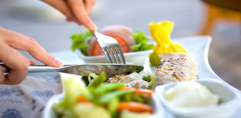 If you eat food very fast, then you could get these problems plus tips to avoid fast eating!!