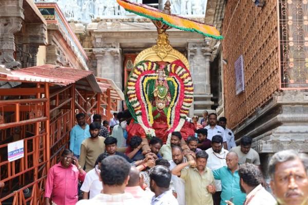 ஆடி பூரம் 10ம் நாள்: சிவகங்கை தீர்த்தத்தில் அருள்மிகு பராசக்தி அம்மன் தீர்த்தவாரி!