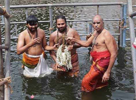 On the occasion of Solar Eclipse, Thherthavari performed in Thiruvannamalai temple!