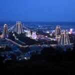 திருவண்ணாமலையில் மின்விளக்குளால் ஜொலிக்கும் கோபுரங்கள்! திருவண்ணாமலையில் மின்விளக்குளால் ஜொலிக்கும் கோபுரங்கள்!