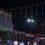 திருவண்ணாமலையில் மின்விளக்குளால் ஜொலிக்கும் கோபுரங்கள்! திருவண்ணாமலையில் மின்விளக்குளால் ஜொலிக்கும் கோபுரங்கள்!