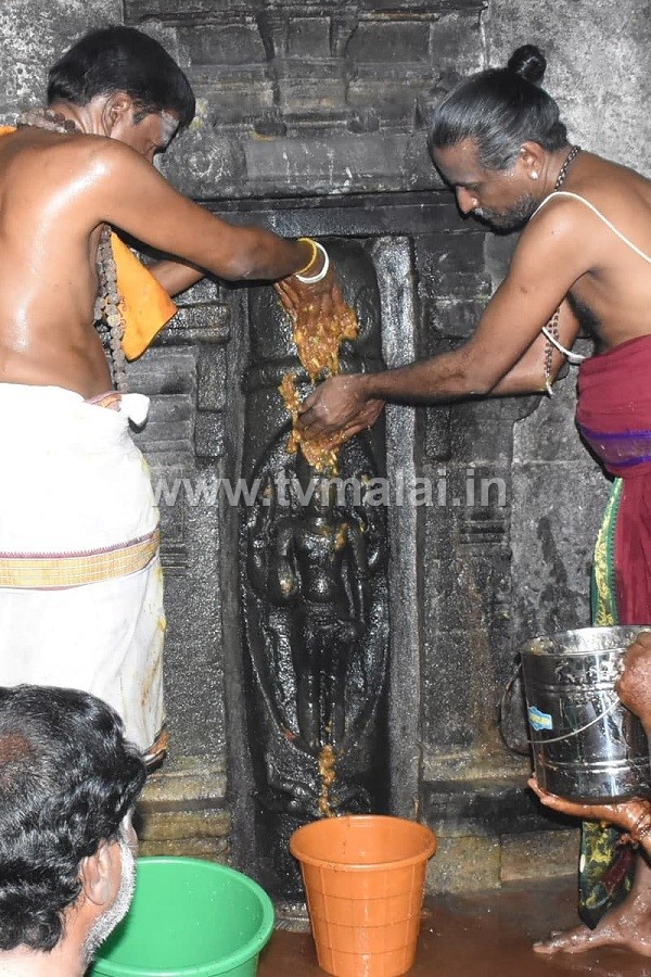 Mahasivarathri 2022: Teeming Devotees have Darshan of Lord Sri Arunachaleswarar throughout the night! Mahasivarathri 2022: Teeming Devotees have Darshan of Lord Sri Arunachaleswarar throughout the night!