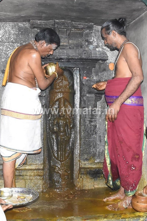 Mahasivarathri 2022: Teeming Devotees have Darshan of Lord Sri Arunachaleswarar throughout the night! Mahasivarathri 2022: Teeming Devotees have Darshan of Lord Sri Arunachaleswarar throughout the night!