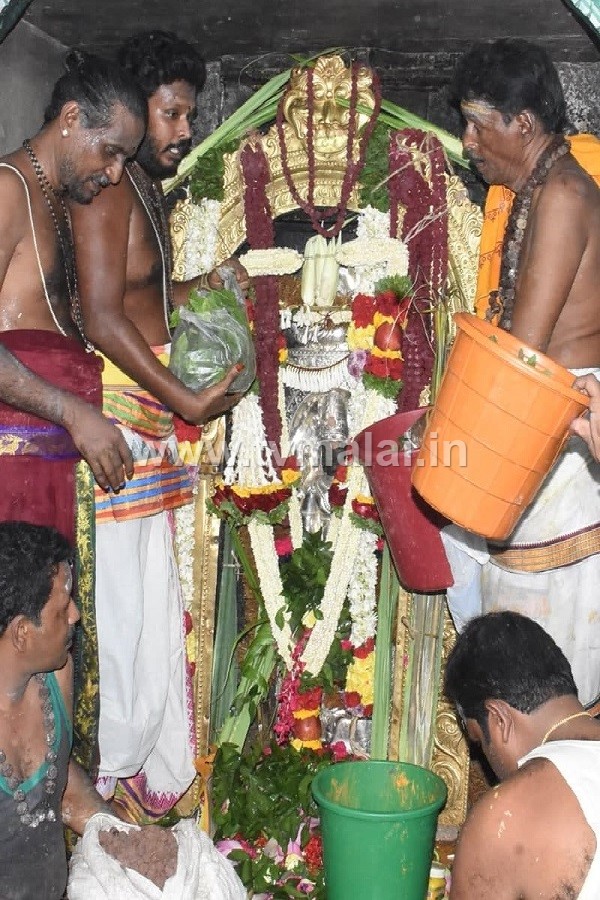 Mahasivarathri 2022: Teeming Devotees have Darshan of Lord Sri Arunachaleswarar throughout the night! Mahasivarathri 2022: Teeming Devotees have Darshan of Lord Sri Arunachaleswarar throughout the night!