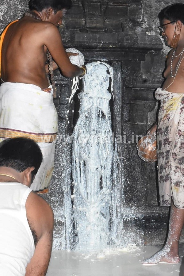 Mahasivarathri 2022: Teeming Devotees have Darshan of Lord Sri Arunachaleswarar throughout the night! Mahasivarathri 2022: Teeming Devotees have Darshan of Lord Sri Arunachaleswarar throughout the night!