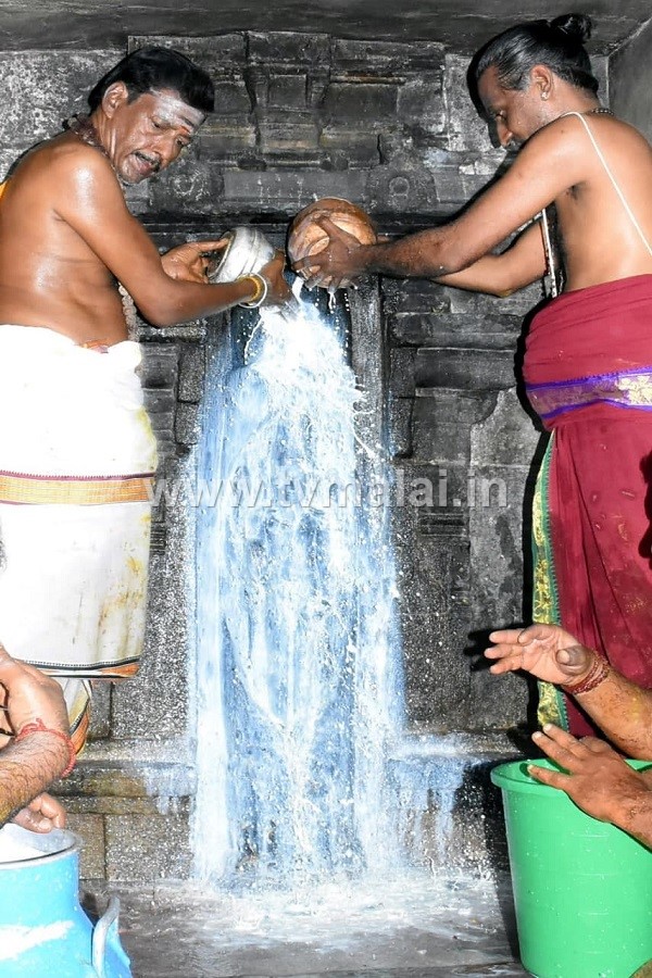 Mahasivarathri 2022: Teeming Devotees have Darshan of Lord Sri Arunachaleswarar throughout the night! Mahasivarathri 2022: Teeming Devotees have Darshan of Lord Sri Arunachaleswarar throughout the night!