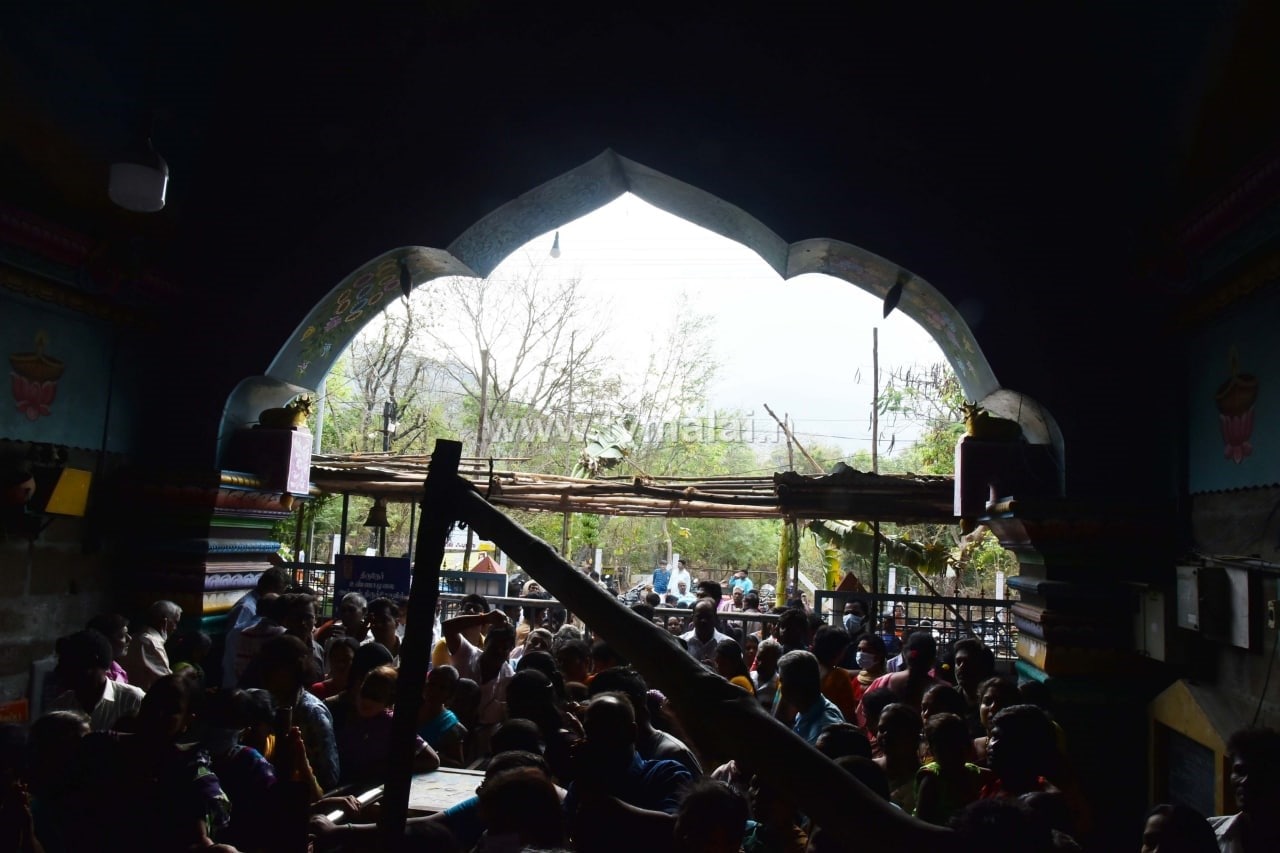 தமிழ் புத்தாண்டை முன்னிட்டு திருவண்ணாமலை கிரிவலப்பாதையில் உள்ள திருநேர் அண்ணாமலையாருக்கு சிறப்பு அலங்காரம் மற்றும் தீபாராதனை! தமிழ் புத்தாண்டை முன்னிட்டு திருவண்ணாமலை கிரிவலப்பாதையில் உள்ள திருநேர் அண்ணாமலையாருக்கு சிறப்பு அலங்காரம் மற்றும் தீபாராதனை!