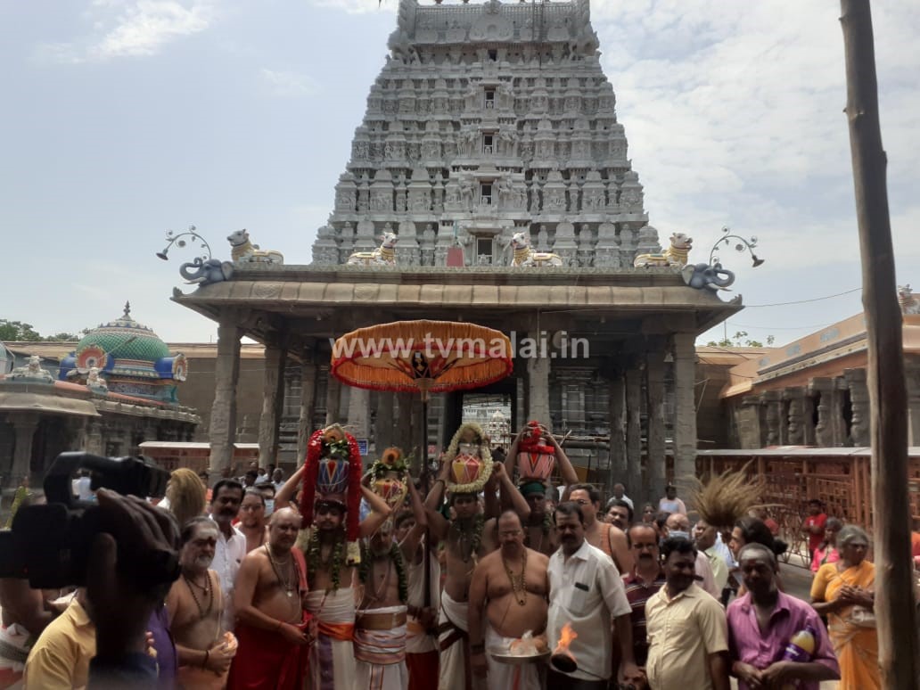 திருவண்ணாமலை அருணாசலேஸ்வரர் கோவிலில் அக்னி நிவர்த்தி அபிஷேகம்! திருவண்ணாமலை அருணாசலேஸ்வரர் கோவிலில் அக்னி நிவர்த்தி அபிஷேகம்!