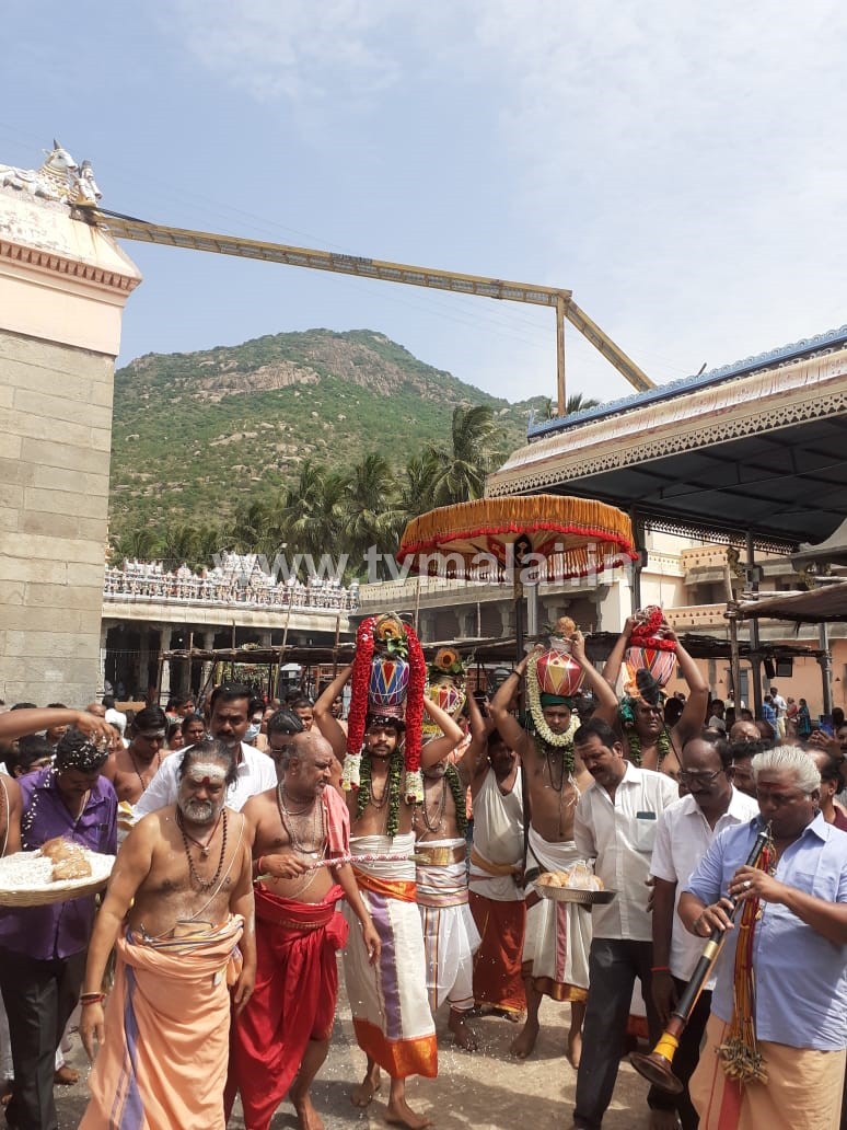 திருவண்ணாமலை அருணாசலேஸ்வரர் கோவிலில் அக்னி நிவர்த்தி அபிஷேகம்! திருவண்ணாமலை அருணாசலேஸ்வரர் கோவிலில் அக்னி நிவர்த்தி அபிஷேகம்!