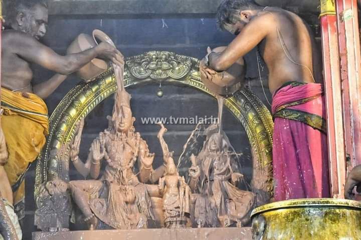 அருள்மிகு அண்ணாமலையார் திருக்கோயிலில் இன்று (30.05.2022) வைகாசிமாத அமாவாசை முன்னிட்டு பெரிய நாயகருக்கு மகா ருத்ராபிஷேகம்! அருள்மிகு அண்ணாமலையார் திருக்கோயிலில் இன்று (30.05.2022) வைகாசிமாத அமாவாசை முன்னிட்டு பெரிய நாயகருக்கு மகா ருத்ராபிஷேகம்!