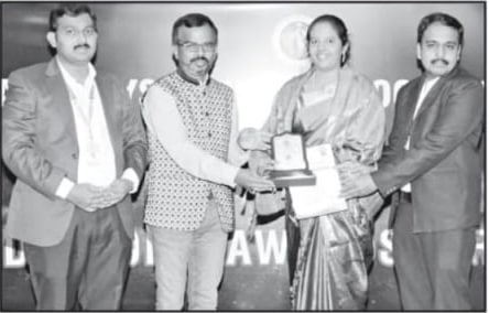 கோவையில் நடந்த விழாவில் பிசியோதெரபி டாக்டர்களுக்கு விருது! கோவையில் நடந்த விழாவில் பிசியோதெரபி டாக்டர்களுக்கு விருது!
