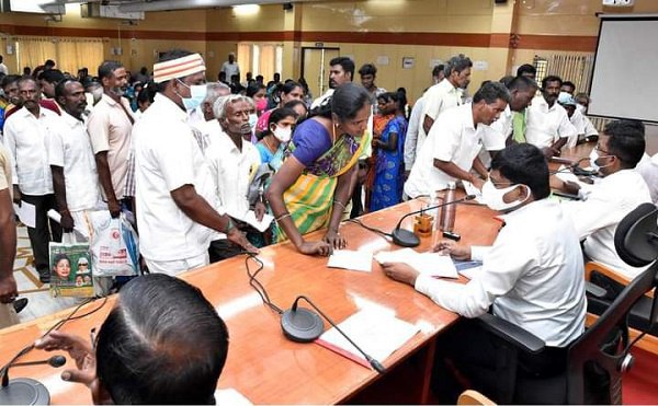 திருவண்ணாமலை மாவட்ட ஆட்சியர் அலுவலக கூட்டரங்கில் நடைபெற்ற மக்கள் குறை தீர்வு நாள் கூட்டம்! திருவண்ணாமலை மாவட்ட ஆட்சியர் அலுவலக கூட்டரங்கில் நடைபெற்ற மக்கள் குறை தீர்வு நாள் கூட்டம்!