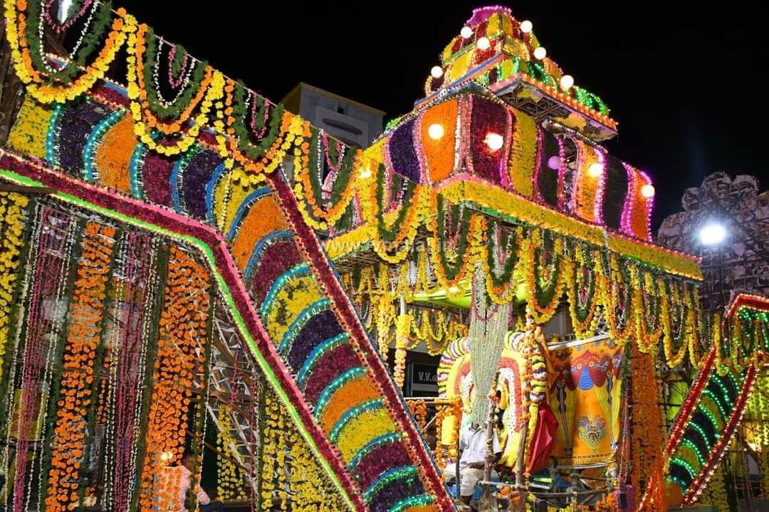 திருவண்ணாமலை அருணாசலேஸ்வரர் திருக்கோவிலில் அருள்மிகு பூமாரியம்மன் பூ பல்லக்கில் வீதிஉலா! திருவண்ணாமலை அருணாசலேஸ்வரர் திருக்கோவிலில் அருள்மிகு பூமாரியம்மன் பூ பல்லக்கில் வீதிஉலா!