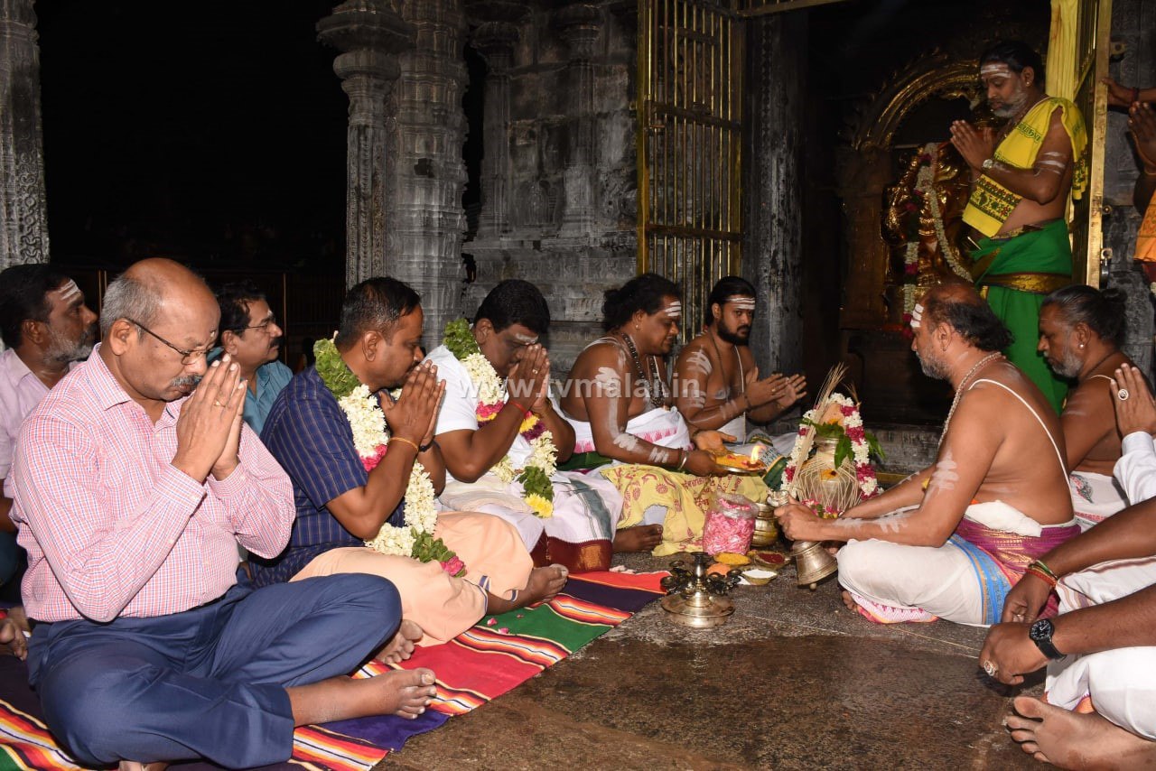 Preparations begin for Karthigai Deepam 2022 festival! Preparations begin for Karthigai Deepam 2022 festival!