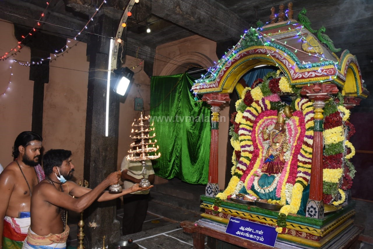 திருவண்ணாமலை அருள்மிகு துர்க்கை அம்மன் திருக்கோவிலில் நவராத்திரி மூன்றாம் நாள்! திருவண்ணாமலை அருள்மிகு துர்க்கை அம்மன் திருக்கோவிலில் நவராத்திரி மூன்றாம் நாள்!