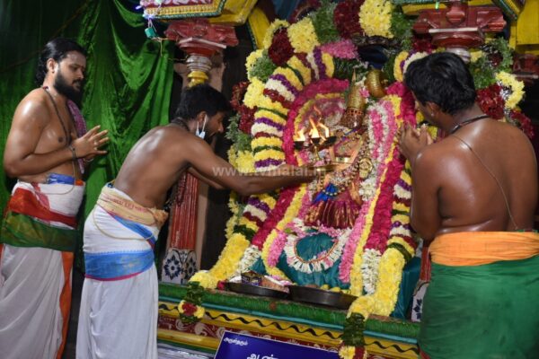 திருவண்ணாமலை அருள்மிகு துர்க்கை அம்மன் திருக்கோவிலில் நவராத்திரி மூன்றாம் நாள்! திருவண்ணாமலை அருள்மிகு துர்க்கை அம்மன் திருக்கோவிலில் நவராத்திரி மூன்றாம் நாள்!