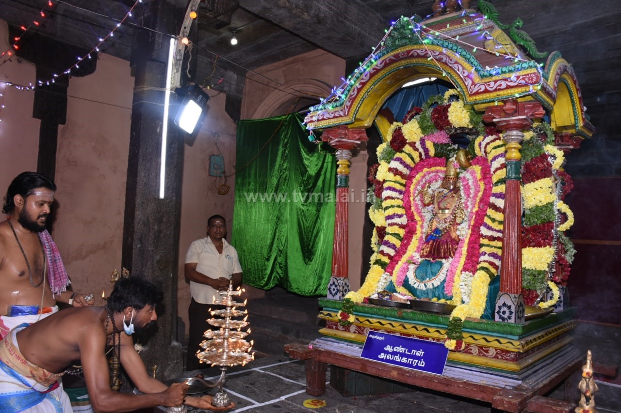 திருவண்ணாமலை அருள்மிகு துர்க்கை அம்மன் திருக்கோவிலில் நவராத்திரி மூன்றாம் நாள்! திருவண்ணாமலை அருள்மிகு துர்க்கை அம்மன் திருக்கோவிலில் நவராத்திரி மூன்றாம் நாள்!