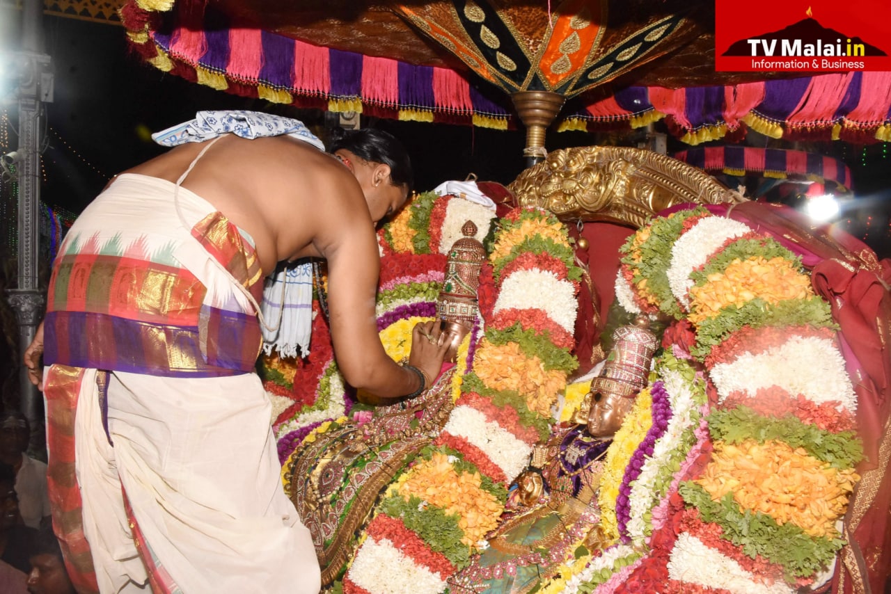 திருவண்ணாமலை கார்த்திகை தீபம் திருவிழா 2022 – மூன்றாம் நாள் இரவு! திருவண்ணாமலை கார்த்திகை தீபம் திருவிழா 2022 – மூன்றாம் நாள் இரவு!