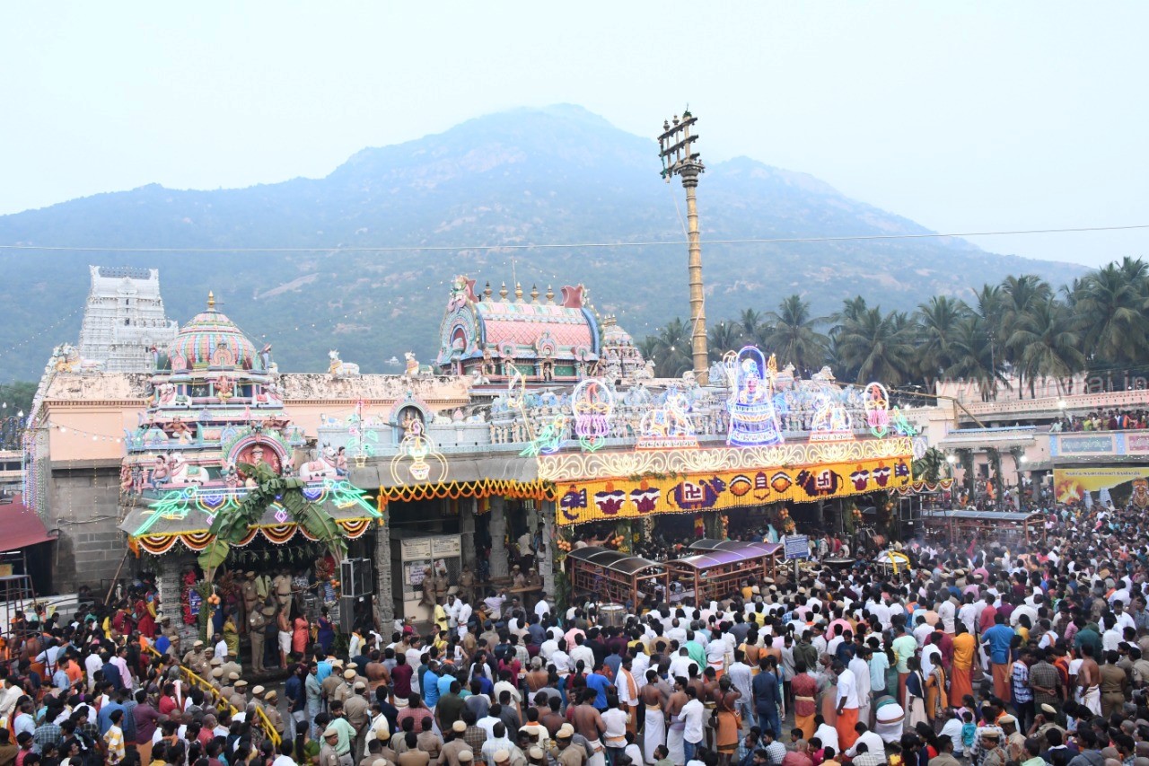 அண்ணாமலையார் திருக்கோயிலில் தீபத் திருவிழா கொடியேற்றத்துடன் தொடங்கியது!