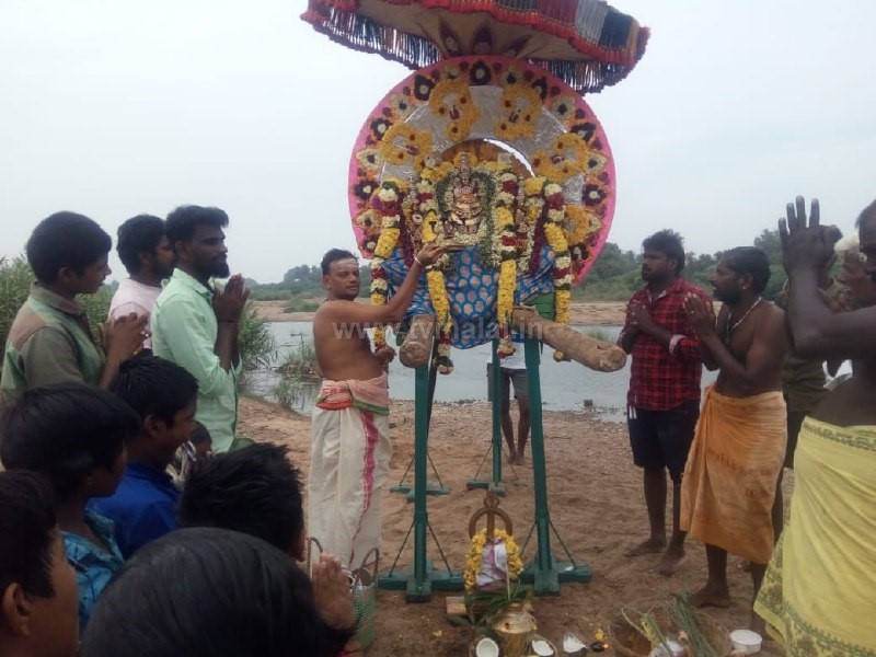 கலசபாக்கம் செய்யாற்றில் தீர்த்தவாரி! கலசபாக்கம் செய்யாற்றில் தீர்த்தவாரி!