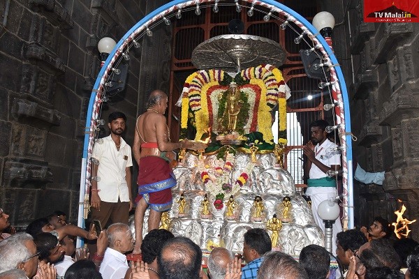 திருவண்ணாமலை கார்த்திகை தீபம் திருவிழா 2022 – எட்டாம் நாள் மாலை! திருவண்ணாமலை கார்த்திகை தீபம் திருவிழா 2022 – எட்டாம் நாள் மாலை!