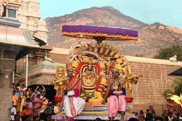 திருவண்ணாமலை அண்ணாமலையார் திருக்கோவிலில் மாட்டுப்பொங்கல் முன்னிட்டு (16.1.2023)அன்று காலை திருவூடல் விழா! திருவண்ணாமலை அண்ணாமலையார் திருக்கோவிலில் மாட்டுப்பொங்கல் முன்னிட்டு (16.1.2023)அன்று காலை திருவூடல் விழா!