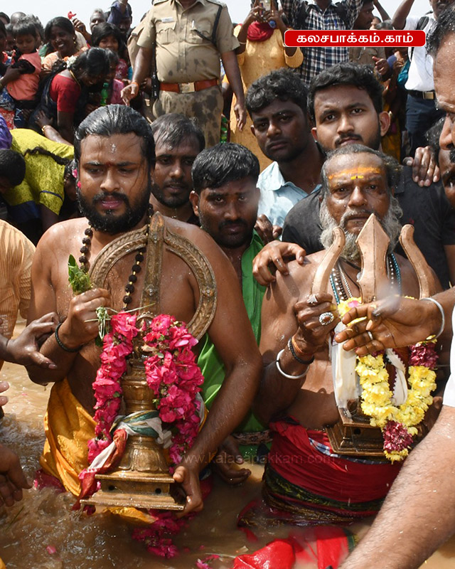 ரதசப்தமி: அருணாசலேஸ்வரர் கோவிலில் இருந்து தீர்த்தவாரிக்கு புறப்பட்ட சந்திரசேகரர்