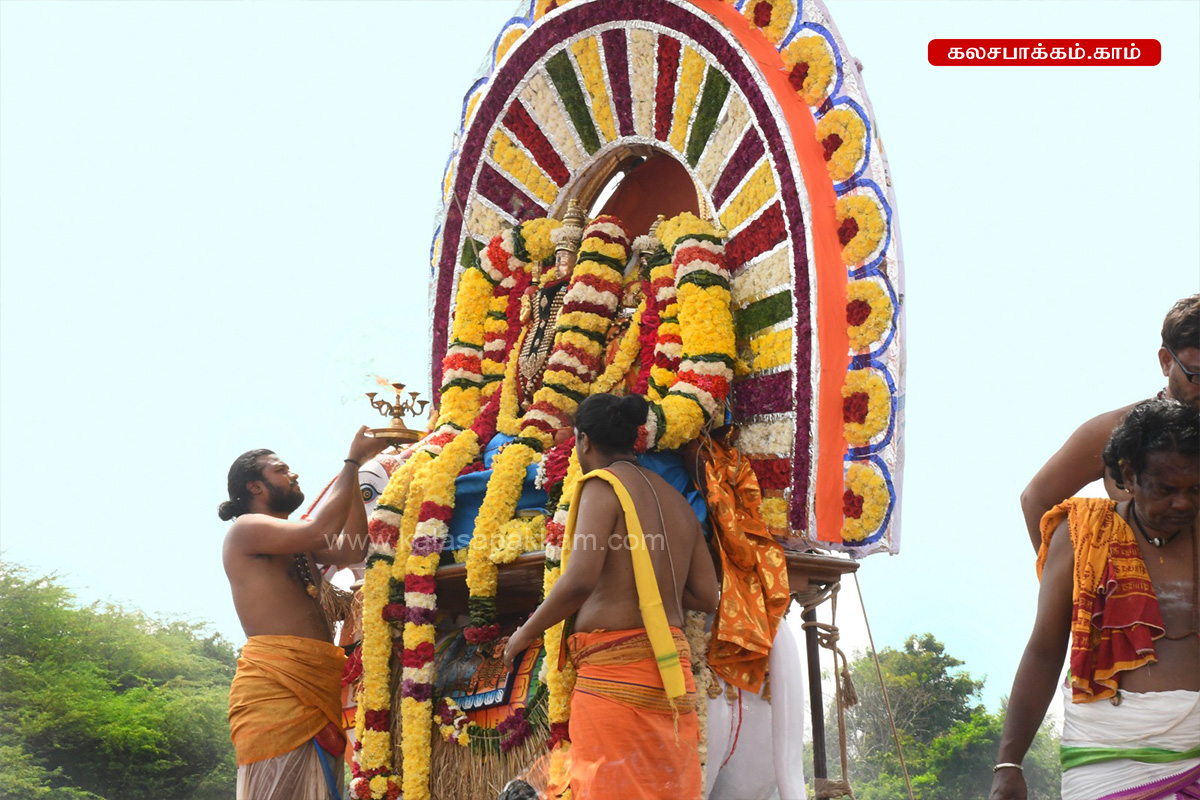 ரதசப்தமி: அருணாசலேஸ்வரர் கோவிலில் இருந்து தீர்த்தவாரிக்கு புறப்பட்ட சந்திரசேகரர்