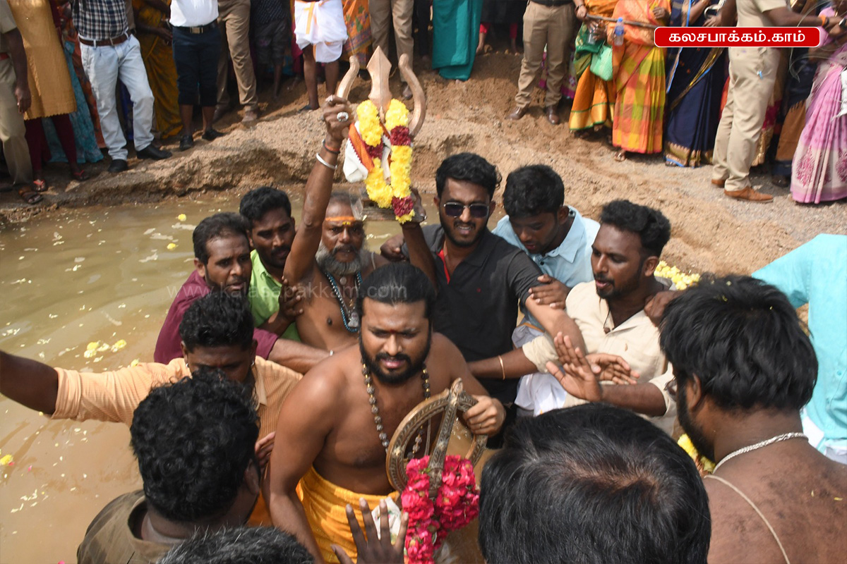ரதசப்தமி: அருணாசலேஸ்வரர் கோவிலில் இருந்து தீர்த்தவாரிக்கு புறப்பட்ட சந்திரசேகரர்
