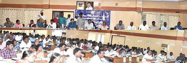 திருவண்ணாமலை மாவட்ட ஆட்சியர் அலுவலக கூட்டரங்கில் அனைத்து வளர்ச்சி திட்டப் பணிகளின் முன்னேற்றம் குறித்து ஆய்வுக் கூட்டம்! திருவண்ணாமலை மாவட்ட ஆட்சியர் அலுவலக கூட்டரங்கில் அனைத்து வளர்ச்சி திட்டப் பணிகளின் முன்னேற்றம் குறித்து ஆய்வுக் கூட்டம்!