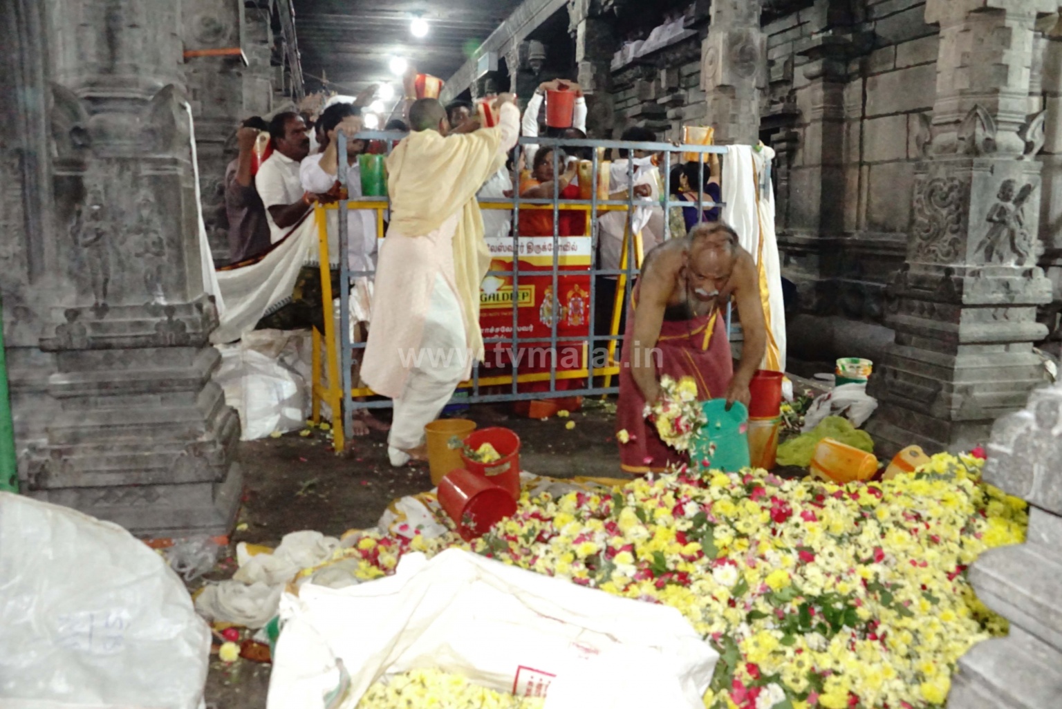 திருவண்ணாமலையில் அமைத்துள்ள அருள்மிகு அண்ணாமலையாருக்கு லட்சார்ச்சனை! திருவண்ணாமலையில் அமைத்துள்ள அருள்மிகு அண்ணாமலையாருக்கு லட்சார்ச்சனை!