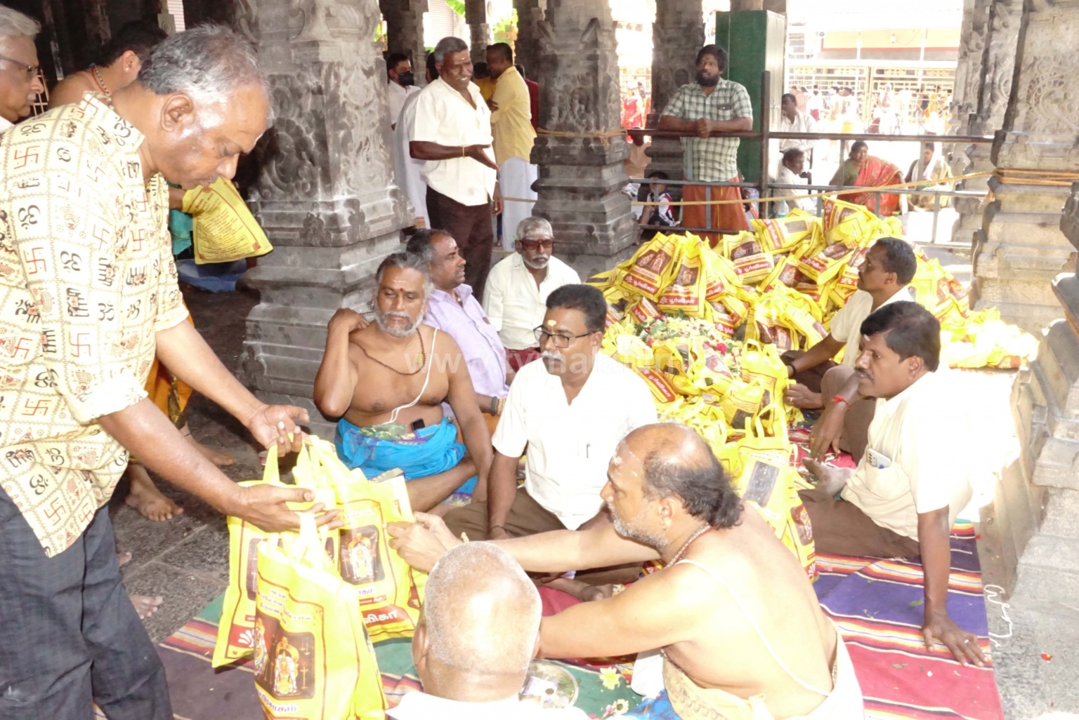 திருவண்ணாமலையில் அமைத்துள்ள அருள்மிகு அண்ணாமலையாருக்கு லட்சார்ச்சனை! திருவண்ணாமலையில் அமைத்துள்ள அருள்மிகு அண்ணாமலையாருக்கு லட்சார்ச்சனை!
