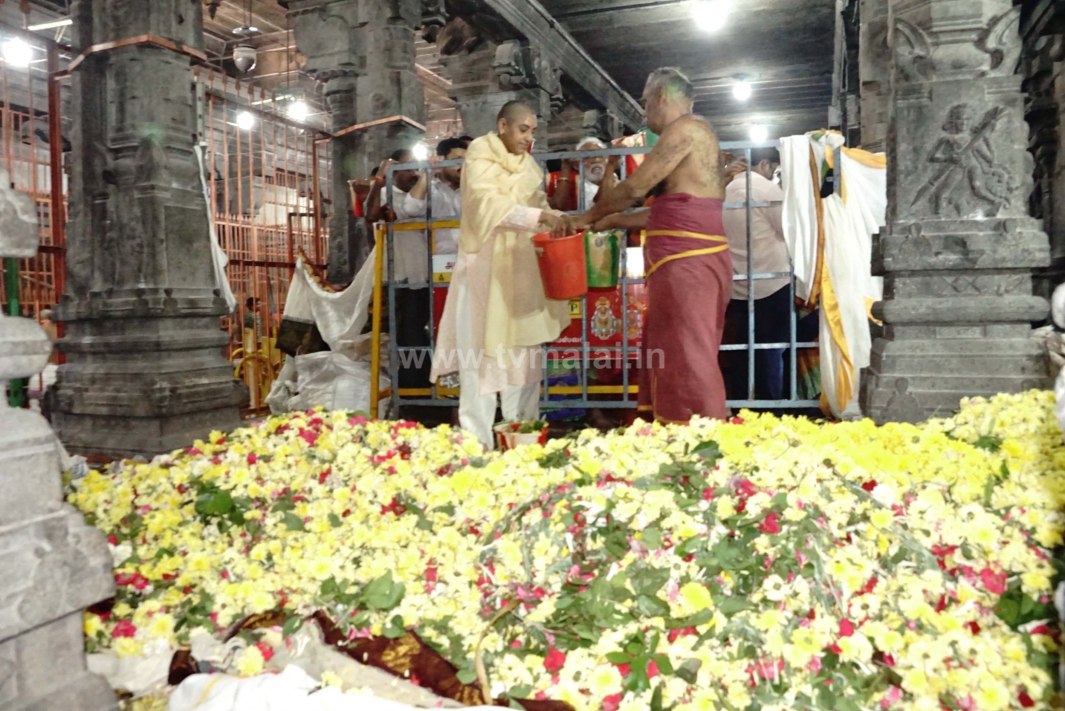 திருவண்ணாமலையில் அமைத்துள்ள அருள்மிகு அண்ணாமலையாருக்கு லட்சார்ச்சனை! திருவண்ணாமலையில் அமைத்துள்ள அருள்மிகு அண்ணாமலையாருக்கு லட்சார்ச்சனை!