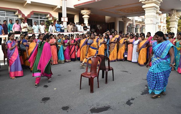 திருவண்ணாமலை மாவட்ட ஆட்சியர் அலுவலக வளாகத்தில் உலக மகளிர் தின விழா! திருவண்ணாமலை மாவட்ட ஆட்சியர் அலுவலக வளாகத்தில் உலக மகளிர் தின விழா!