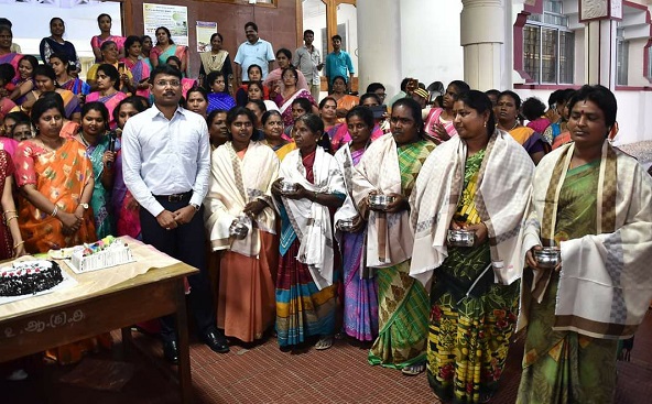 திருவண்ணாமலை மாவட்ட ஆட்சியர் அலுவலக வளாகத்தில் உலக மகளிர் தின விழா! திருவண்ணாமலை மாவட்ட ஆட்சியர் அலுவலக வளாகத்தில் உலக மகளிர் தின விழா!