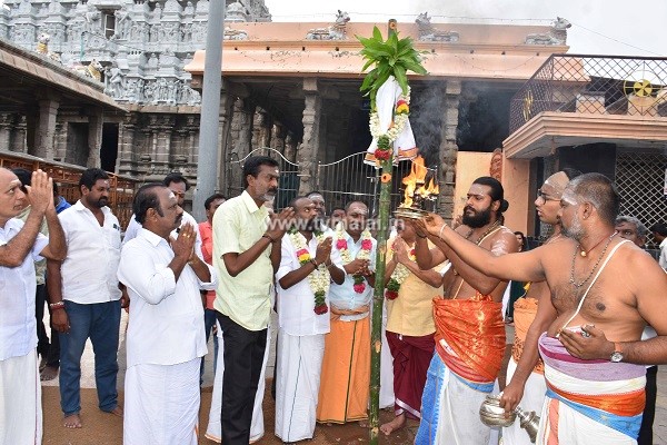 அண்ணாமலையார் கோவிலில் சித்திரை வசந்த உற்சவ விழா பந்தக்கால் முகூர்த்தத்துடன் தொடக்கம்! அண்ணாமலையார் கோவிலில் சித்திரை வசந்த உற்சவ விழா பந்தக்கால் முகூர்த்தத்துடன் தொடக்கம்!