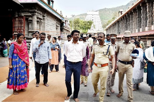 திருவண்ணாமலை அருணாசலேசுவரர் திருக்கோயிலில் சித்ரா பௌர்ணமி முன்னேற்பாடு பணிகள் குறித்து மாவட்ட ஆட்சியர் நேரில் ஆய்வு! திருவண்ணாமலை அருணாசலேசுவரர் திருக்கோயிலில் சித்ரா பௌர்ணமி முன்னேற்பாடு பணிகள் குறித்து மாவட்ட ஆட்சியர் நேரில் ஆய்வு!