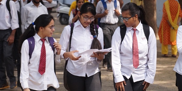 10 ஆம் வகுப்பு மாணவர்களுக்கான தற்காலிக மதிப்பெண் சான்றிதழ் இன்று முதல் வழங்கப்படும்!