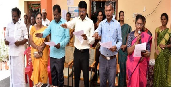 திருவண்ணாமலை நகராட்சி பெண்கள் மேல்நிலைப் பள்ளியில் நடப்பாண்டிற்கான பாட புத்தகங்களை மாவட்ட ஆட்சியர் வழங்கினார்! திருவண்ணாமலை நகராட்சி பெண்கள் மேல்நிலைப் பள்ளியில் நடப்பாண்டிற்கான பாட புத்தகங்களை மாவட்ட ஆட்சியர் வழங்கினார்!