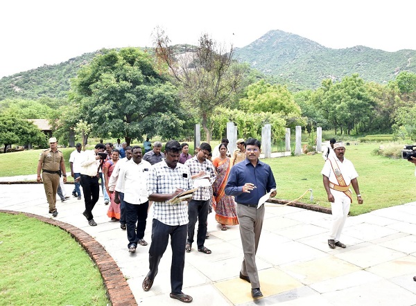 திருவண்ணாமலை செங்கம் சாலையில் உள்ள தோட்டக்கலை பூங்காவினை மாவட்ட ஆட்சியர் நேற்று நேரில் சென்று ஆய்வு! திருவண்ணாமலை செங்கம் சாலையில் உள்ள தோட்டக்கலை பூங்காவினை மாவட்ட ஆட்சியர் நேற்று நேரில் சென்று ஆய்வு!
