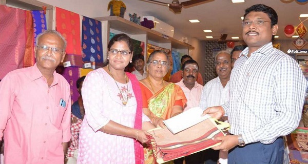 திருவண்ணாமலையில் பௌர்ணமி கோ-ஆப்டெக்ஸின் தீபாவளி சிறப்பு விற்பனையை மாவட்ட ஆட்சியர் துவக்கி வைத்தார்! திருவண்ணாமலையில் பௌர்ணமி கோ-ஆப்டெக்ஸின் தீபாவளி சிறப்பு விற்பனையை மாவட்ட ஆட்சியர் துவக்கி வைத்தார்!