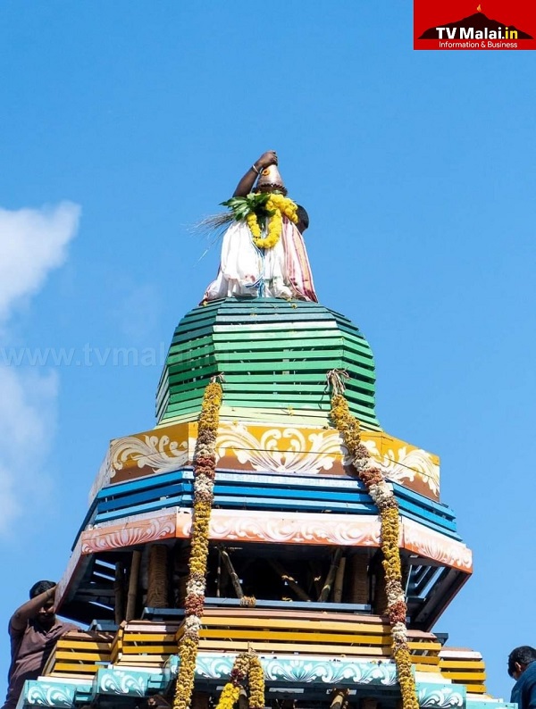 திருவண்ணாமலை கார்த்திகை தீபத் திருவிழா 7-ம் நாள் தேர்த் திருவிழாவிற்காக தேரில் கலசம் பொருத்தும் பணி!