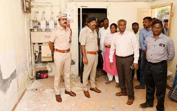 திருவண்ணாமலையில் பாராளுமன்ற தேர்தல் தொடர்பான பொருட்கள் வைக்கும் இடங்களை மாவட்ட ஆட்சியர் நேரில் ஆய்வு!