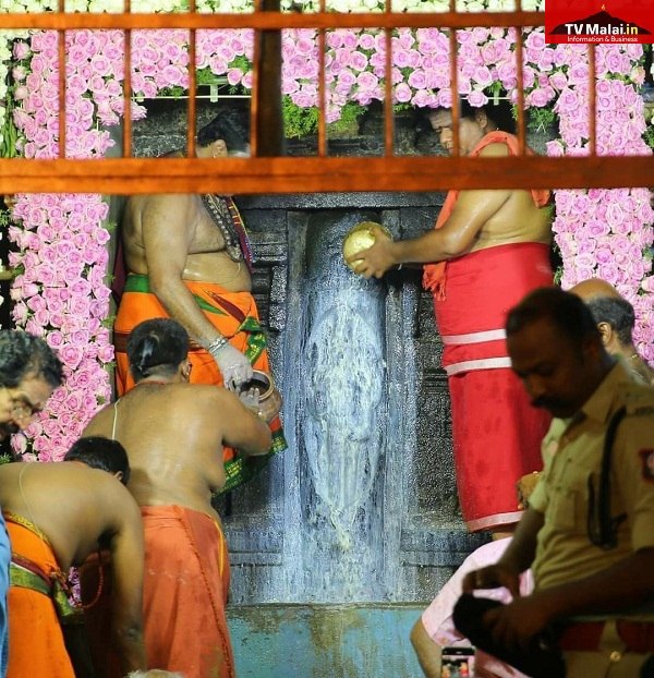 திருவண்ணாமலை அண்ணாமலையார் கோயிலில் மகா சிவராத்திரி முன்னிட்டு லிங்கோத்பவருக்கு சிறப்பு அபிஷேக ஆராதனை!