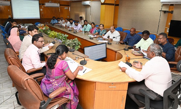 திருவண்ணாமலை மாவட்ட ஆட்சியர் அலுவலக கூட்டரங்கில் வங்கியாளர்கள் ஆய்வு கூட்டம்!