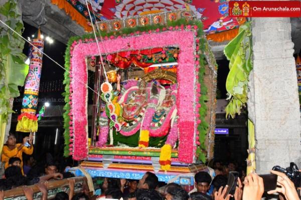 திருவண்ணாமலை அருள்மிகு அருணாசலேஸ்வரர் திருக்கோயில் சித்திரை வசந்த உற்சவம் இரண்டாம் நாள்! திருவண்ணாமலை அருள்மிகு அருணாசலேஸ்வரர் திருக்கோயில் சித்திரை வசந்த உற்சவம் இரண்டாம் நாள்!